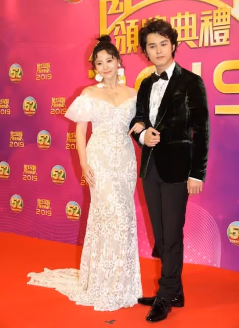正面反擊!TVB女星再將小生降級「網友」,二人6年緋聞疑正式告終