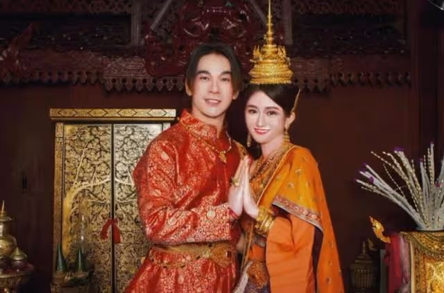三代同堂!知名港星賀父母壽辰,其型男兒子帶女友現身疑好事將近