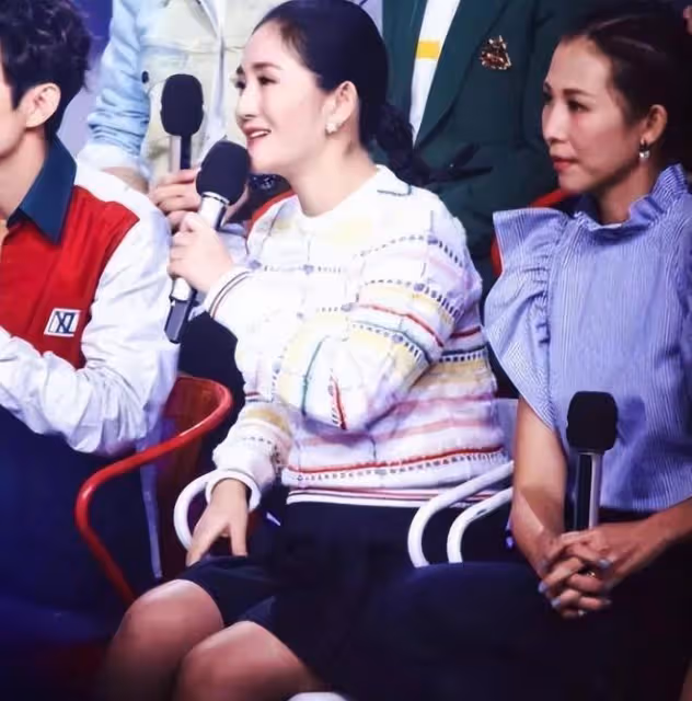 謝娜暴瘦20斤顏值回春，膚白貌美撞臉楊冪，被質疑做了醫美黑科技