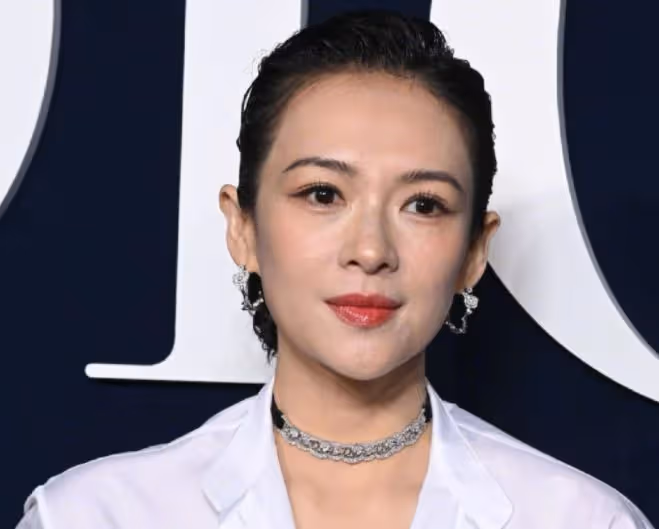 謝娜暴瘦20斤顏值回春，膚白貌美撞臉楊冪，被質疑做了醫美黑科技