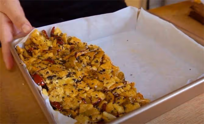 餃子皮新吃法，扔進油鍋變美味，甜脆酥口，再挑食的小孩也愛吃