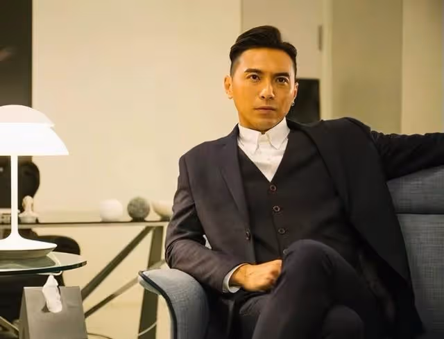 TVB知名男星演技大爆發,因睡粉醜聞變男N號,割完雙眼皮變帥哥