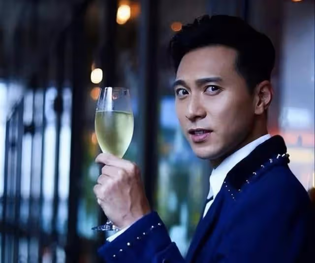 TVB知名男星演技大爆發,因睡粉醜聞變男N號,割完雙眼皮變帥哥
