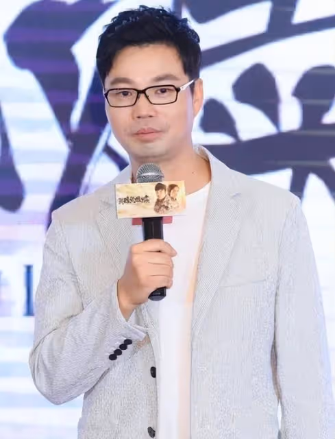 王迅:成名後與髮妻離婚，二婚娶小18歲嬌妻，如今怎樣了