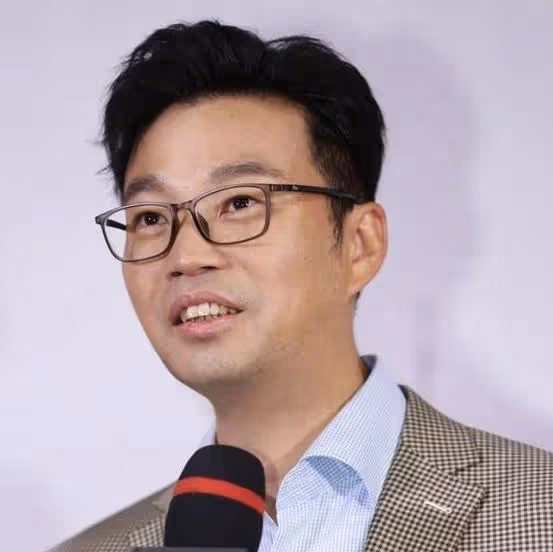 王迅:成名後與髮妻離婚,二婚娶小18歲嬌妻,如今怎樣了