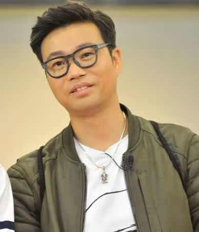 王迅:成名後與髮妻離婚,二婚娶小18歲嬌妻,如今怎樣了