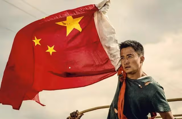 瞧不上吳京56億的《戰狼》,打壓元彪近二十年,成龍究竟有狂?