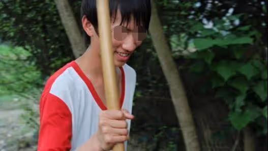 姐姐大喜之日,親弟躺在車前要60萬彩禮:你出嫁了,以後我怎麼活