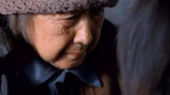 婆家拆遷分三套全給妯娌，兒子上大學婆婆送來一個紅包，我紅了眼