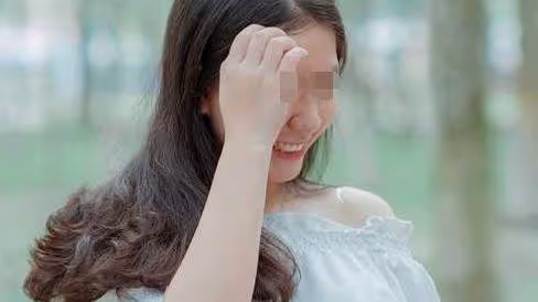 我過生日,剛認識的男友送給我一條金項鍊,我戴上以後,提出分手