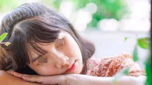 我過生日,剛認識的男友送給我一條金項鍊,我戴上以後,提出分手