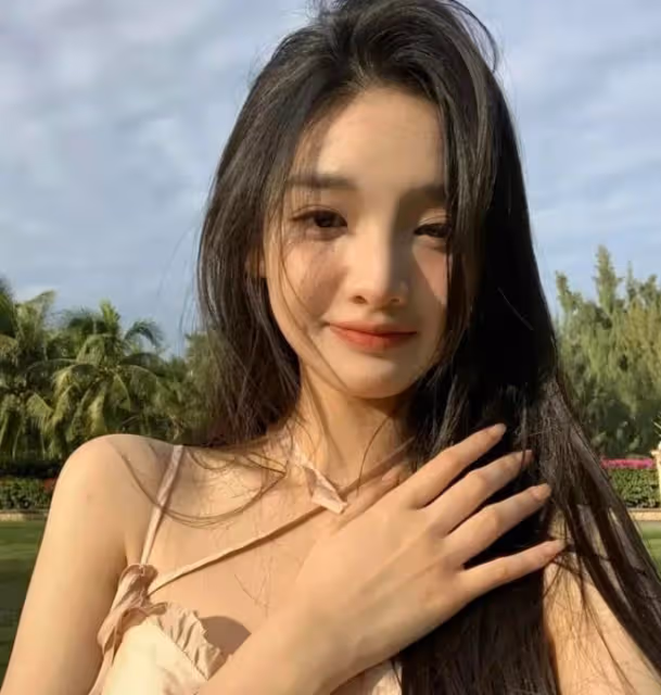 王思聰又換新女友?女方年紀小像學生,王思聰為其夾菜寵愛有加