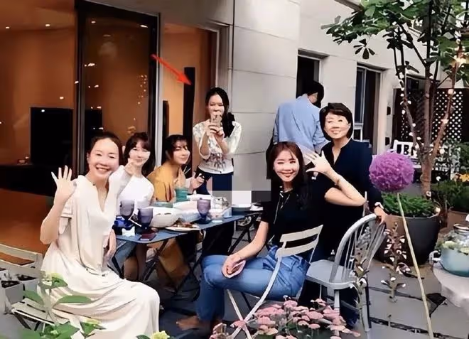 結婚一周年！孫藝珍曬未曝光過的婚紗照慶祝，與玄彬牽手幸福洋溢