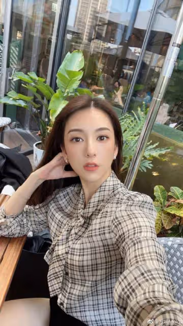 天王嫂方媛走出好友離世陰霾，參加活動，與伊能靜同坐被比較