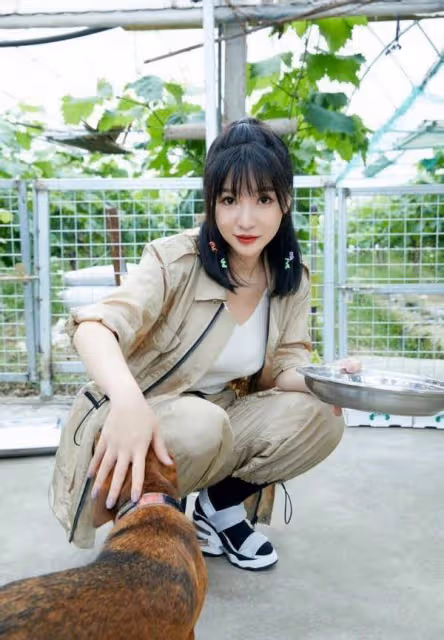 被柳岩的「大蜜桃臀」驚艷，穿緊身長裙凹凸感十足，真惹人愛
