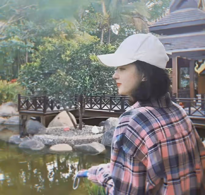楊冪先是孤立劉亦菲被說搞小團體,紅髮上熱搜又被趙麗穎捷足先登,她得罪誰了