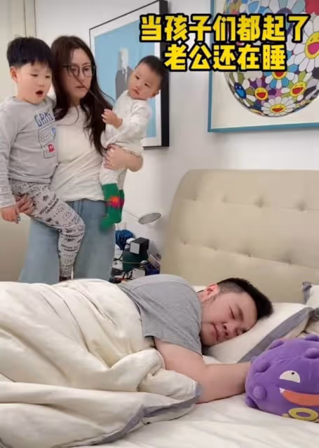 宋丹丹小孫子近照曝光,虎頭虎腦隔代遺傳奶奶,長孫似爸爸巴圖