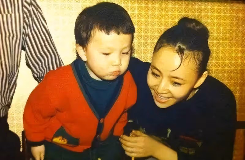 宋丹丹小孫子近照曝光,虎頭虎腦隔代遺傳奶奶,長孫似爸爸巴圖