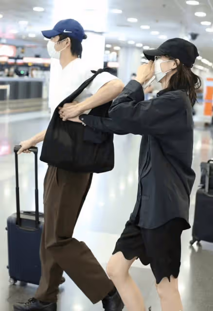 全是套路？金大川雎曉雯機場認愛很甜蜜，網友卻對比起前女友春夏