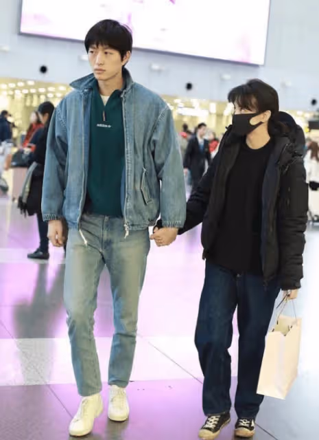全是套路？金大川雎曉雯機場認愛很甜蜜，網友卻對比起前女友春夏