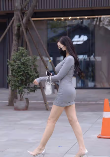 微胖身材要怎麼穿，修身包臀連衣裙，輕鬆展現曼妙身姿