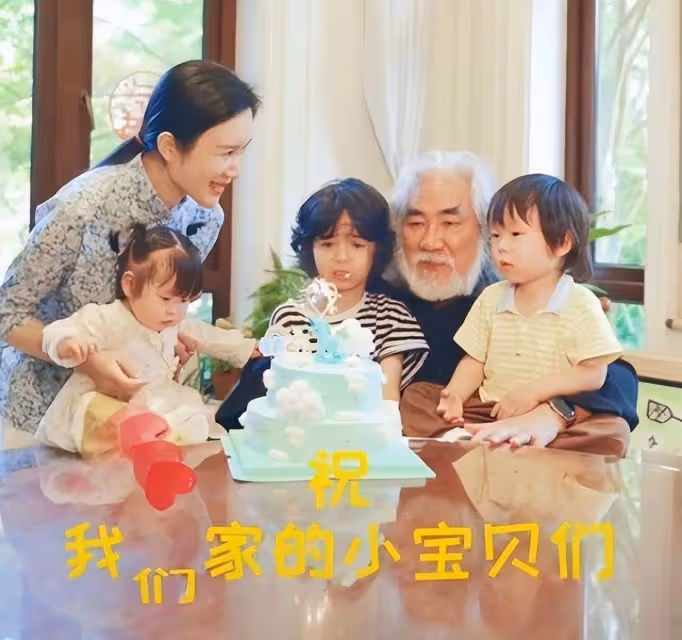 張紀中一家七口度假,混血私生子秀中國功夫,與小4歲岳父無交流