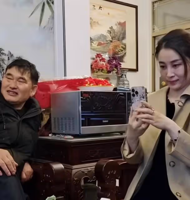 大衣哥:批評自己兒子小偉,和家人格格不入,啥時候才能真正長大