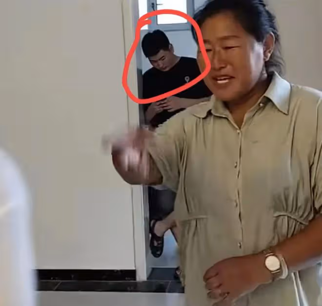 大衣哥:批評自己兒子小偉,和家人格格不入,啥時候才能真正長大