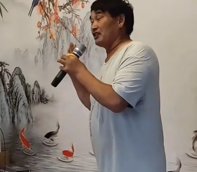 大衣哥:批評自己兒子小偉,和家人格格不入,啥時候才能真正長大