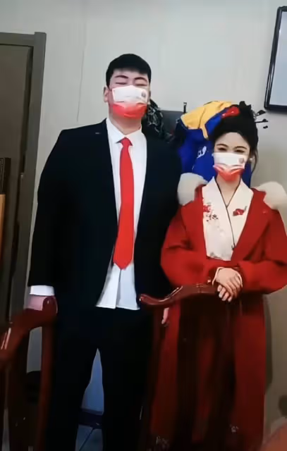 大衣哥：批評自己兒子小偉，和家人格格不入，啥時候才能真正長大