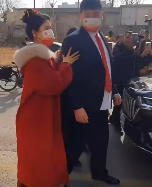 大衣哥：批評自己兒子小偉，和家人格格不入，啥時候才能真正長大