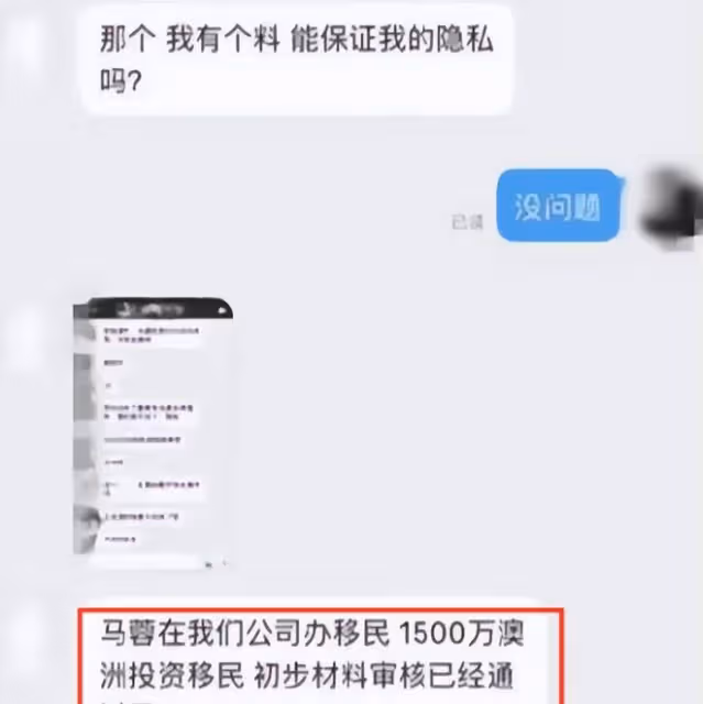 馬蓉帶著兩個孩子一起看書,戴著帽子還戴眼鏡,如今打扮的很潮流