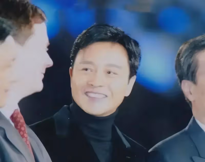 張國榮生前最後一次公開亮相：手抖狀態不佳，仍把笑容留給觀眾