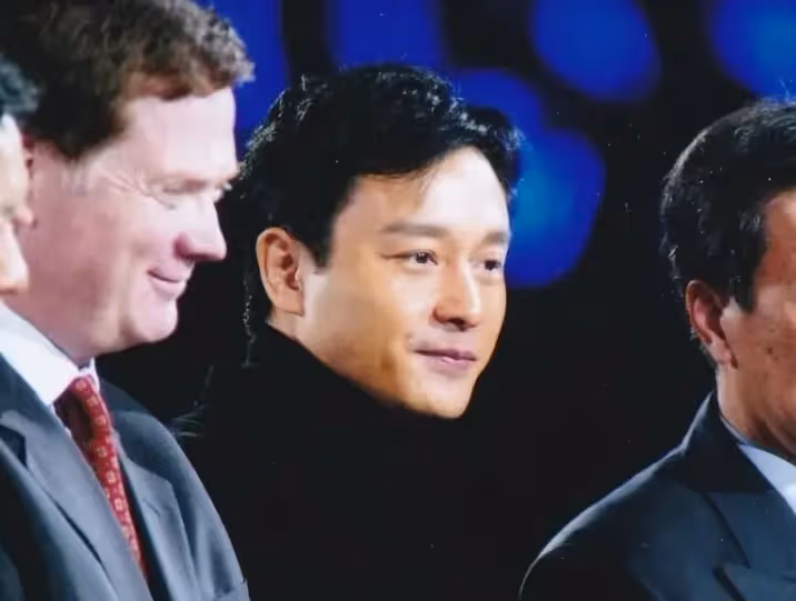 張國榮生前最後一次公開亮相：手抖狀態不佳，仍把笑容留給觀眾