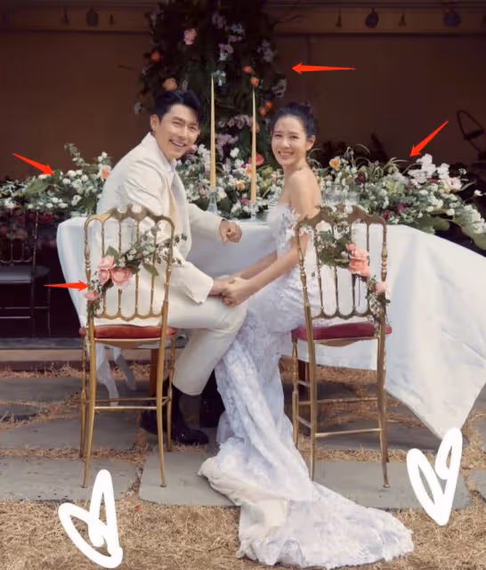 孫藝珍曬照慶祝結婚周年,穿頂奢抹胸婚紗,牽手甜笑破離婚傳聞