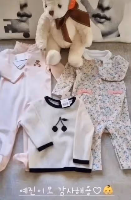 孫藝珍曬照慶祝結婚周年,穿頂奢抹胸婚紗,牽手甜笑破離婚傳聞