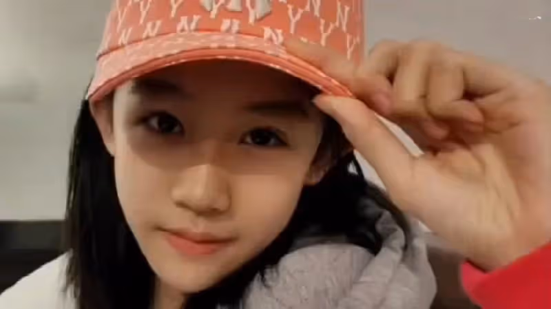 陸毅曬兩個女兒近照，貝兒和小葉子顏值變化大，一個像爸一個像媽