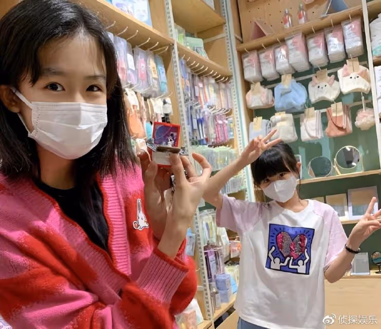 陸毅曬兩個女兒近照,貝兒和小葉子顏值變化大,一個像爸一個像媽