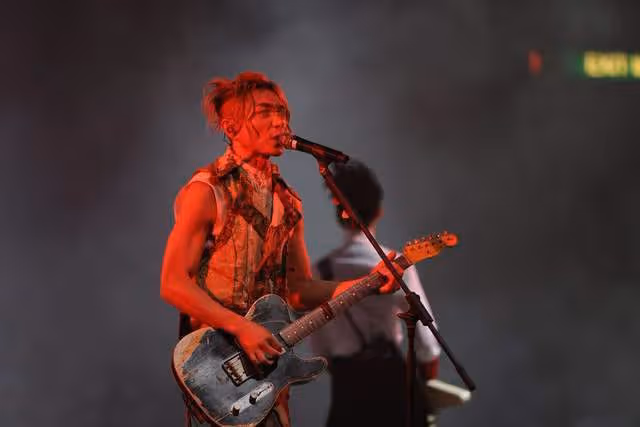 又一父女戀曝光？女友認愛後秒刪，男方曾和多男共享一女