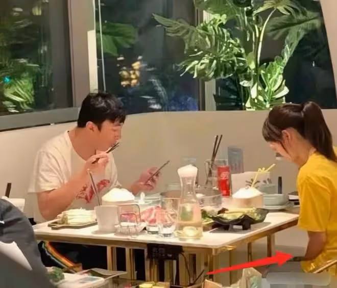 王思聰又換新女友了?女方長相清純顏值超高,神似奶茶妹妹章澤天