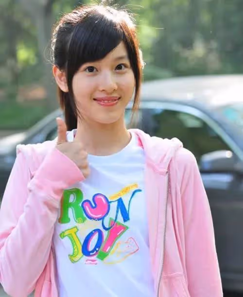 王思聰又換新女友了?女方長相清純顏值超高,神似奶茶妹妹章澤天