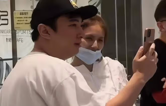 王思聰又換新女友了?女方長相清純顏值超高,神似奶茶妹妹章澤天