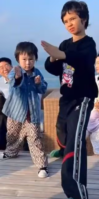 71歲張紀中帶杜星霖一家出遊,岳母小他11歲,小4歲岳父悶悶不樂