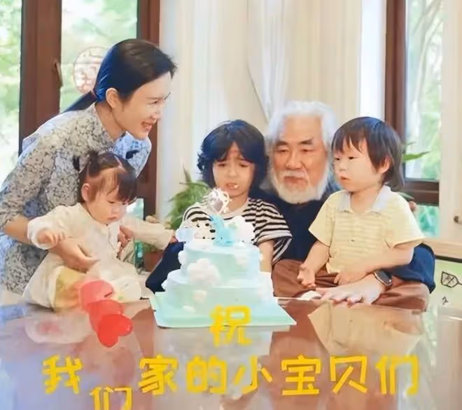 71歲張紀中帶杜星霖一家出遊,岳母小他11歲,小4歲岳父悶悶不樂