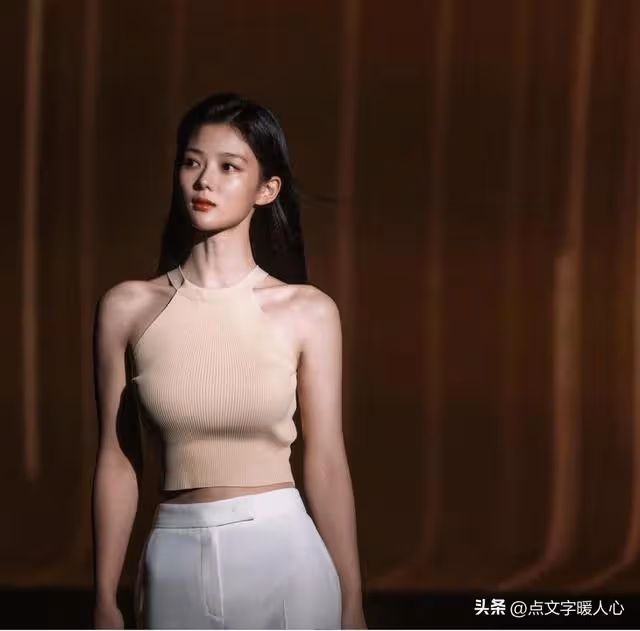 她是韓國最可愛女演員,「建模」身材獲贊,力壓IU入選人氣榜前三
