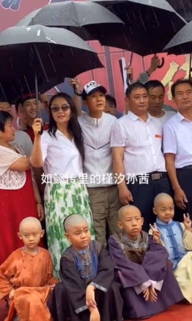 槿汐姑姑孫茜帶娃走秀,6歲兒子氣場全開,繼承副總裁老爸高顏值