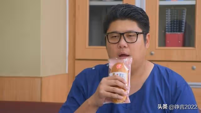 身高兩米「巨星」全家都是名人,如今卻姐弟反目成仇,被姐姐控訴