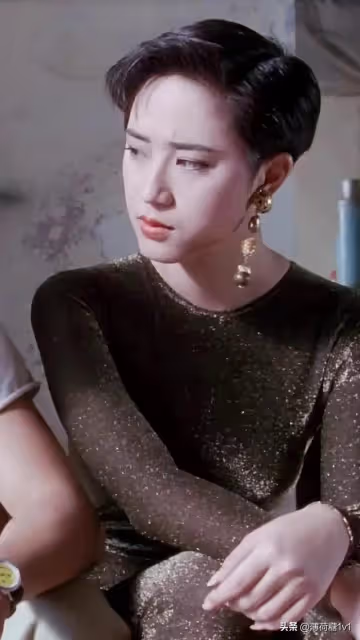 56歲的陳法蓉身材火辣,前凸後翹似20歲少女!