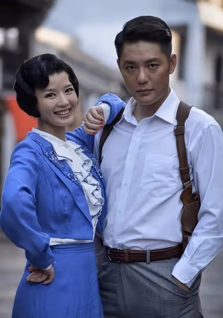 46歲程愫近況罕曝光,穿百元碎花裙容顏依舊,失婚六年逆襲當院長