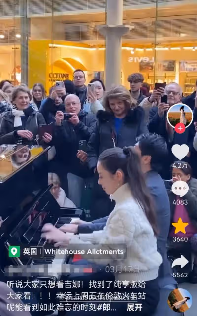 朗朗吉娜兩口子英國街頭免費彈鋼琴,夫妻倆水平高超,老外驚呆了